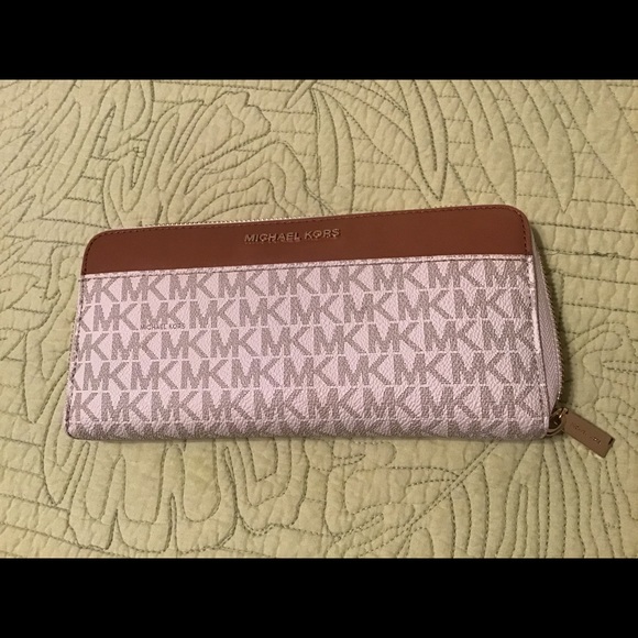Michael Kors Handbags - Michael Kors Wallet *Purse Separately will Bundle
